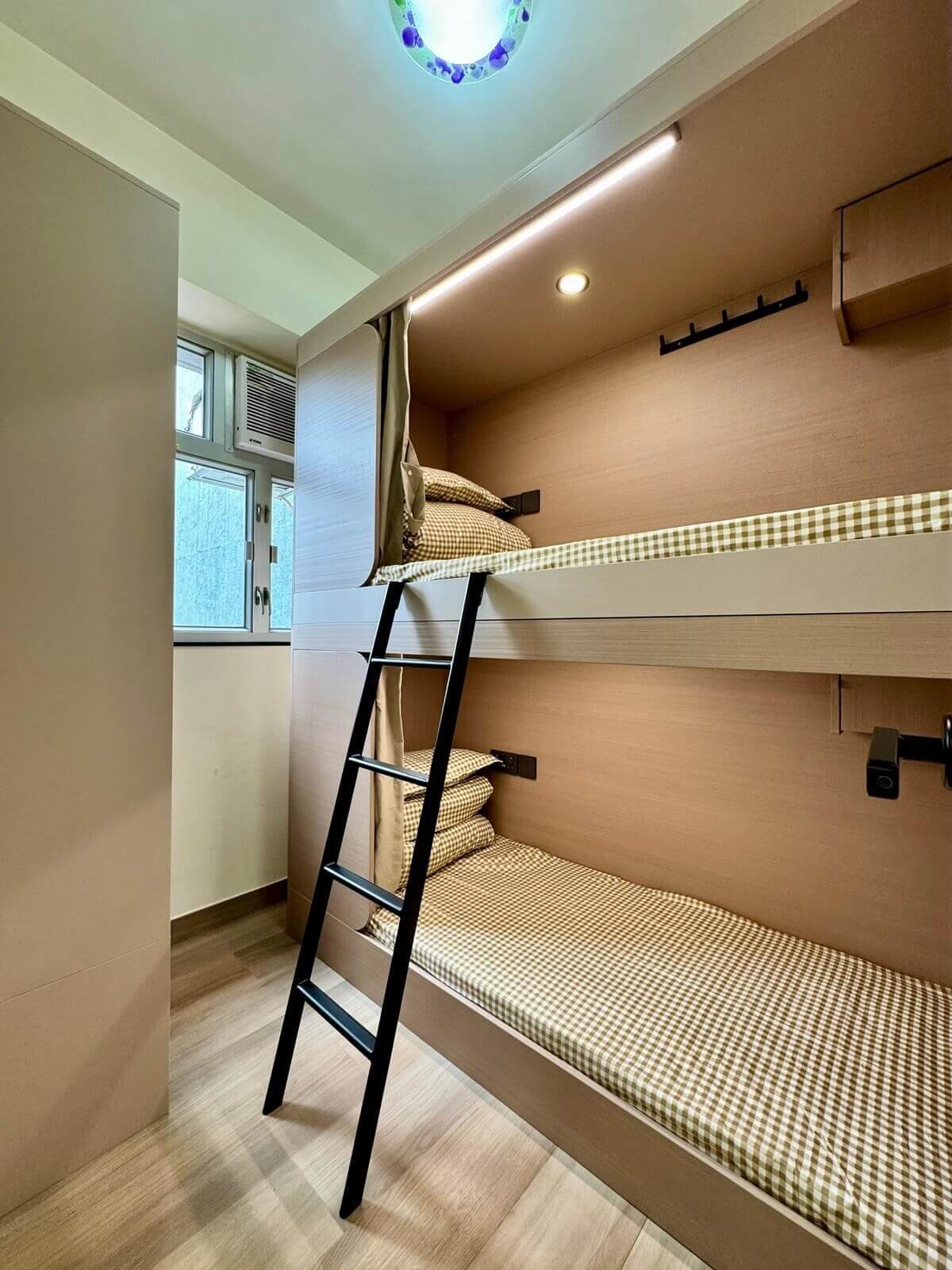 外勞宿舍 19 bedroom daytime